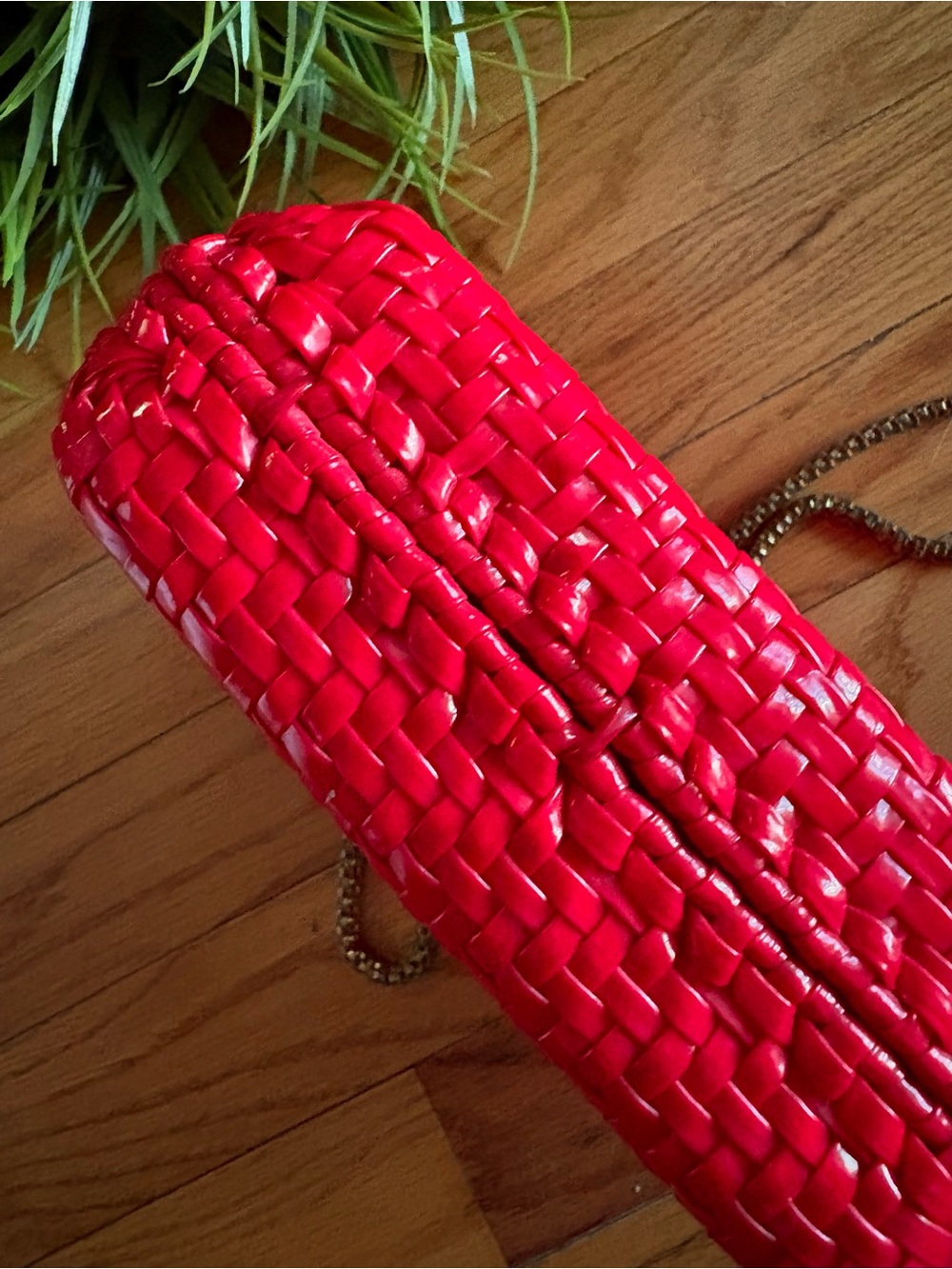 Vintage Red Woven Crossbody Bag with Gold Chain - Picture 3 of 7